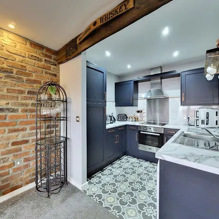 Stylish Flat With Private Parking 约克