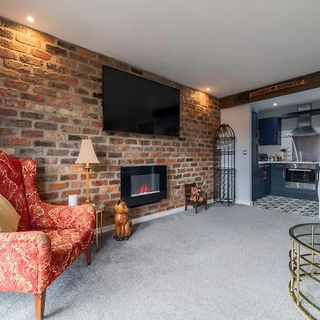 Stylish Flat With Private Parking 아파트