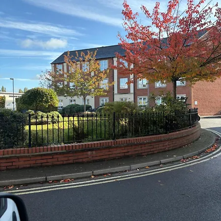 Stylish Flat With Private Parking *