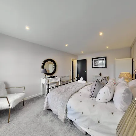 Stylish Flat With Private Parking