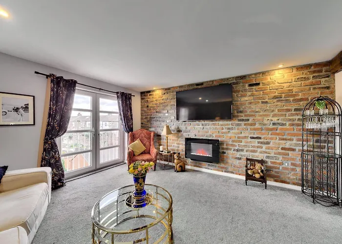 Stylish Flat With Private Parking *